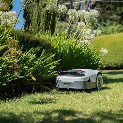 Couper le cordon : pourquoi les tondeuses sans fil d’ANTHBOT sont l’avenir de l’entretien des pelouses
