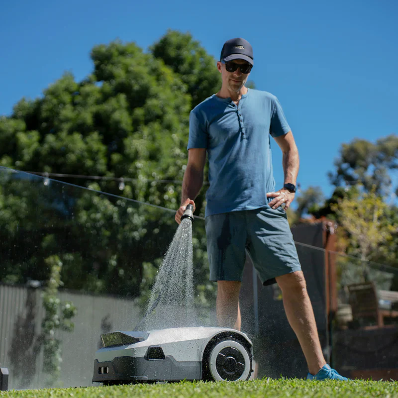 Pourquoi une tondeuse robotisée est vraiment la solution : un regard approfondi sur la Genie d’ANTHBOT